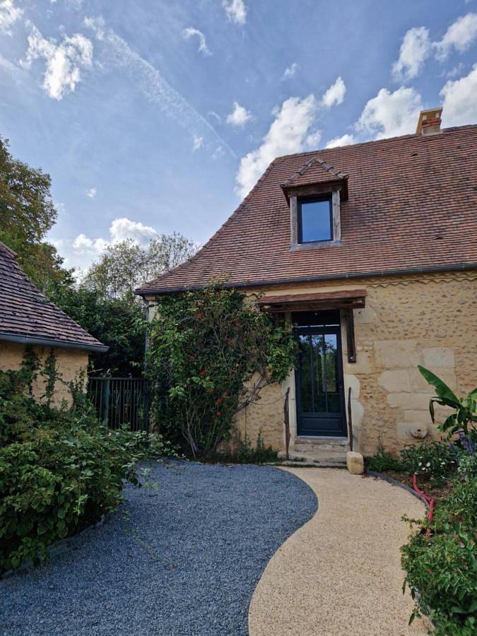 Gîte pour 4 personnes, avec jardin ainsi que piscine et vue, adapté aux familles à Lacropte