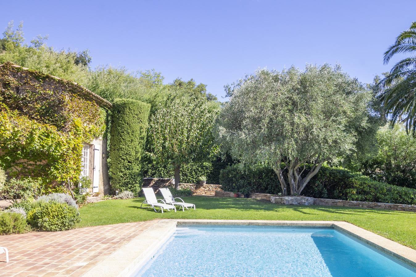 La Pierre (9p) with pool in charmful Grimaud in Grimaud, Middellandse Zeekust (Frankrijk)