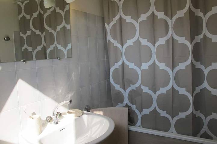 Appartement entier, Joli T2 à 50 mètres de la plage, terrasse et parking privé in Arcachon, Région d'Arcachon