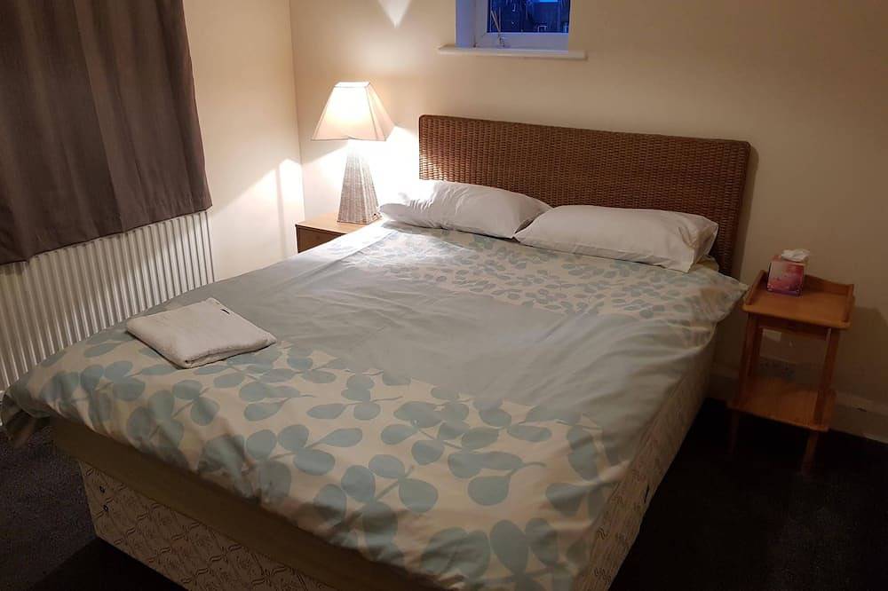 Prenton 1 Double Room near Liverpool in Merseyside
