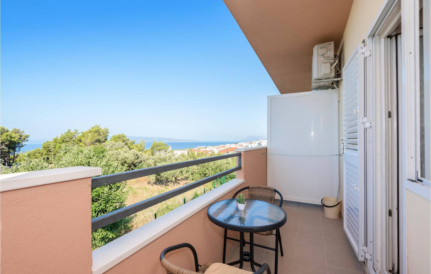 Appartement de vacances entier, Appartement avec vue sur la mer, Wi-Fi et terrasse, à proximité des attractions de Makarska in Makarska, Makarska riviera