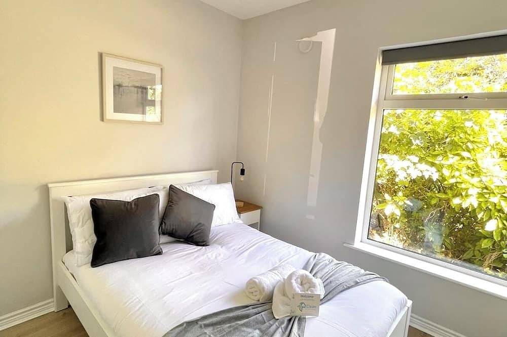 Ganze Wohnung, Modern and Accessible Apt 1 - sleeps 8 in Galway, County Galway