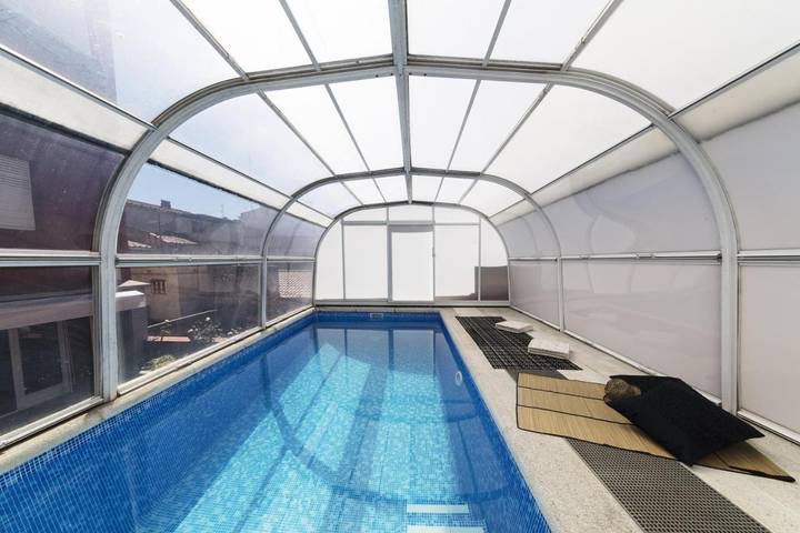 Location de vacances pour 7 personnes, avec Terrasse et Jardin ainsi que Piscine et Vue à Figueras