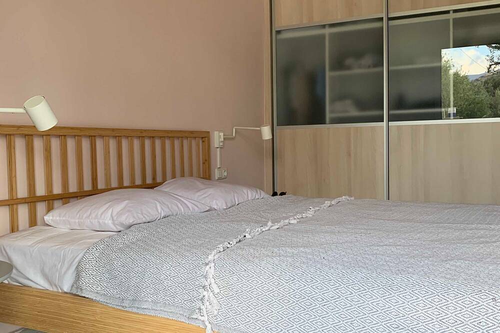 Geheel appartement, The Olive House - Cottage / Fh im Olivenhain 200 Meter zum Naturstrand in Agia Galini, Rethymno en omgeving