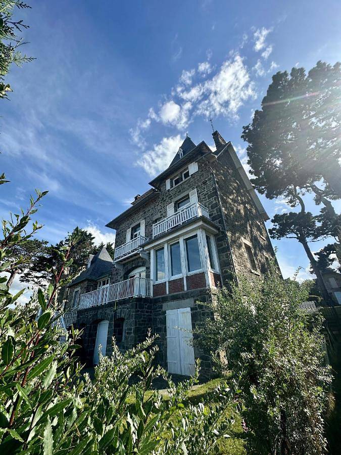 Gîte pour 3 personnes, avec balcon et vue dans Saint-Énogat - 2