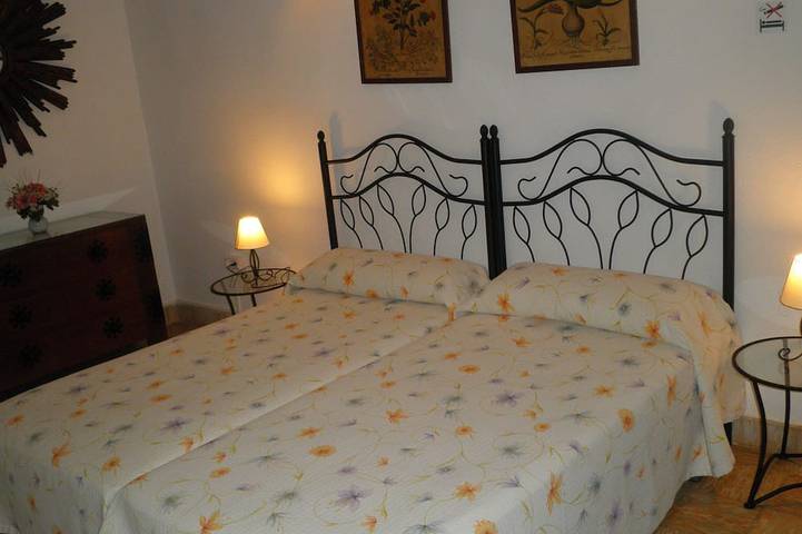 Ferienhaus für 9 Personen, mit Terrasse und Garten in St Llorenc de Balafia - 4