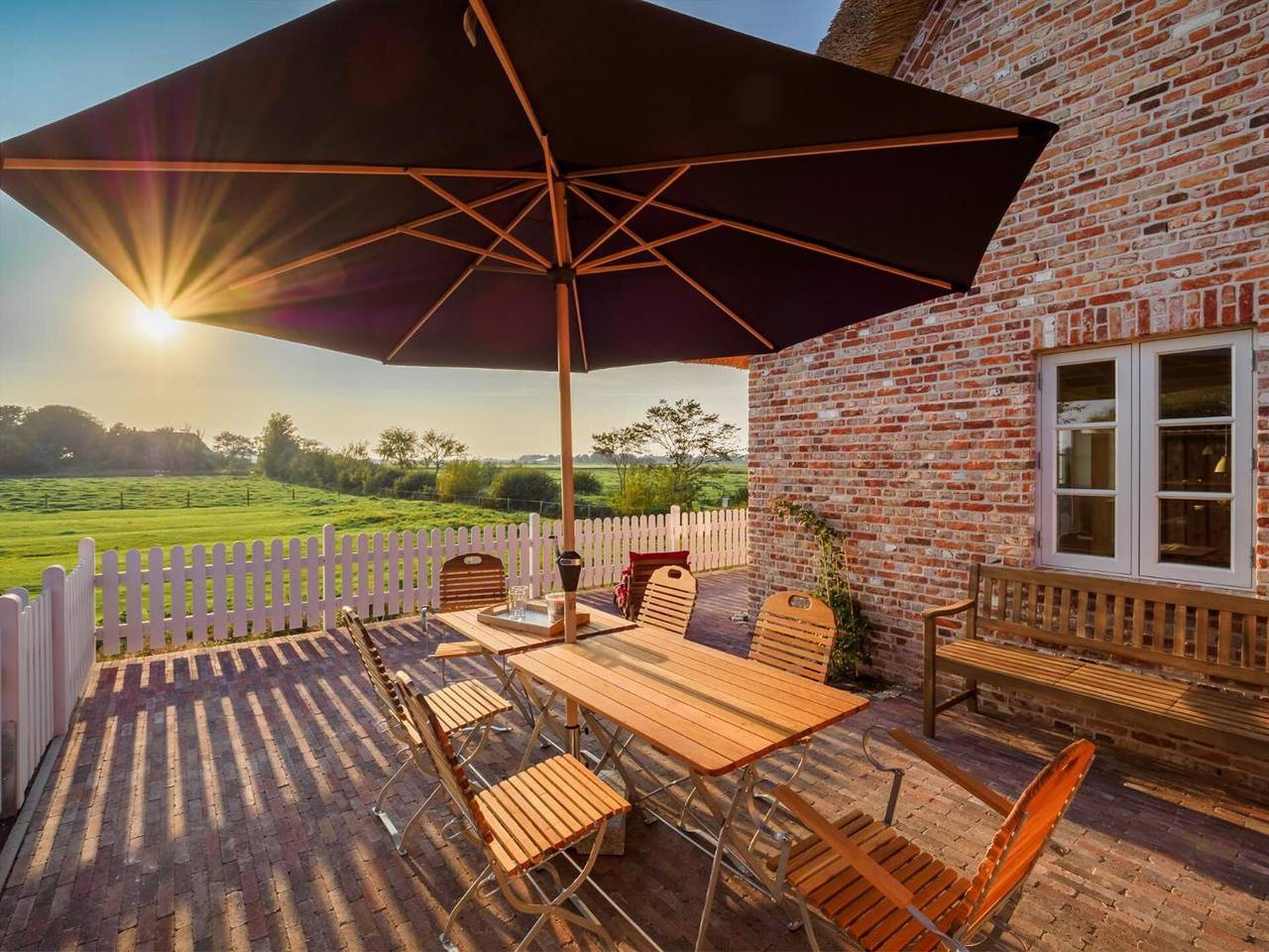 5-Sterne Reetdach-Ferienhaus "Emmas Hus" mit Sauna und Kamin in Tammensiel, Pellworm