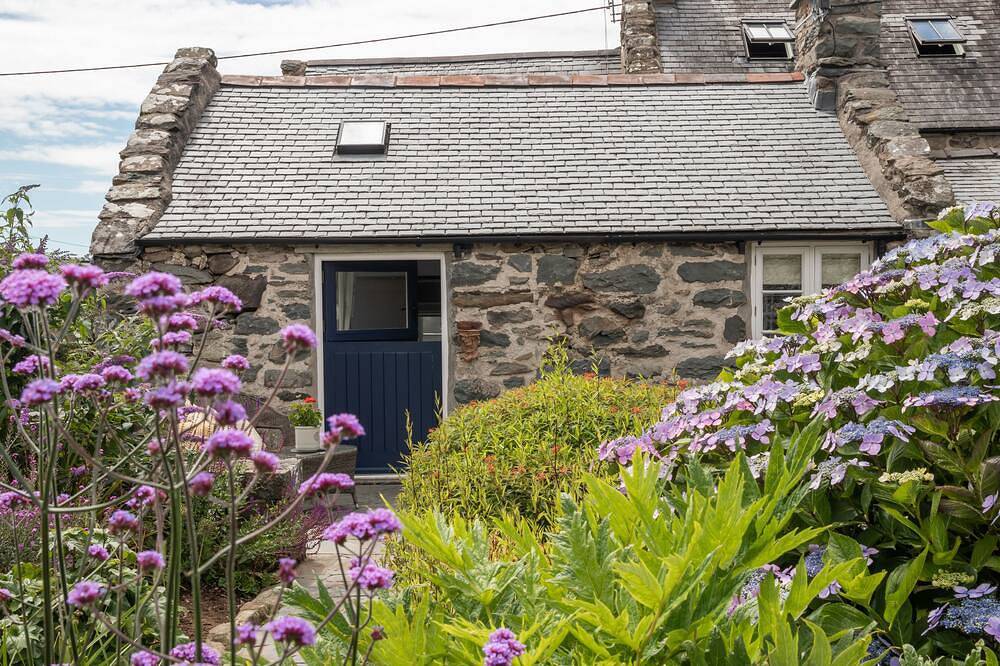 Neu 2019 - Romantisches Ferienhaus mit Blick auf die Landschaft, in der Nähe des Strandes und der Berge in Snowdonia