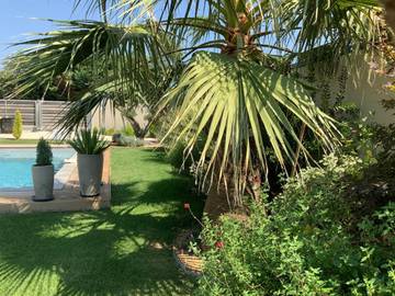 Cottage pour 2 personnes, avec piscine et jardin ainsi que vue et terrasse à Valence