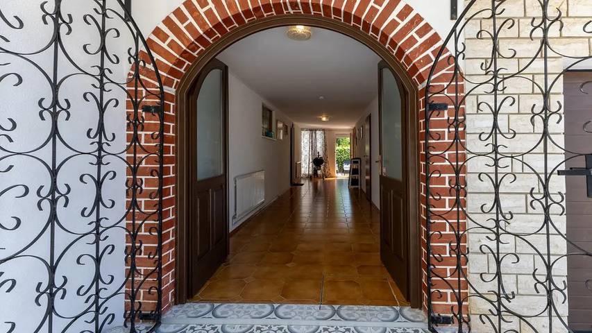 Villa mit pool für 10 Personen, mit Whirlpool und Pool sowie Garten und Balkon in Poreč - 2