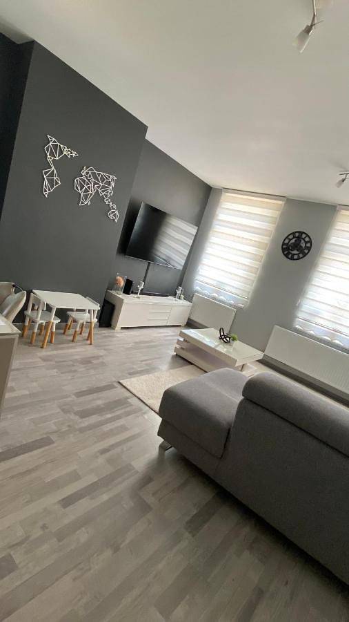 Gîte pour 7 personnes, adapté aux familles dans Aéroport de Charleroi Bruxelles Sud Gosselies - 2