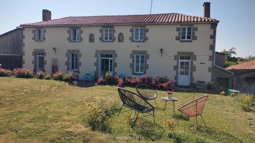 Chambre d’hôte pour 3 personnes, avec jardin et terrasse à Chambretaud