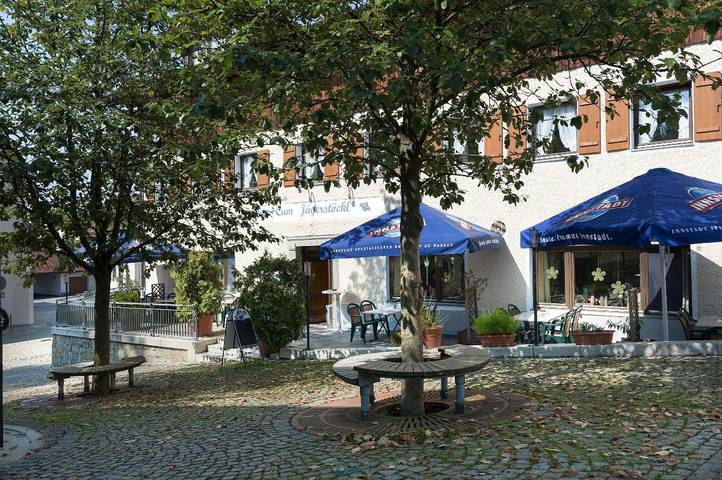 Hotel, mit Balkon/Terrasse und Terrasse sowie Pool und Sauna in Grafenau - 4