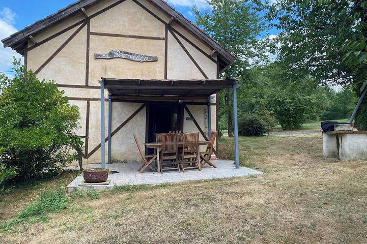 Location de vacances pour 6 personnes, avec Jardin et Piscine à Saint-Avit-de-Vialard