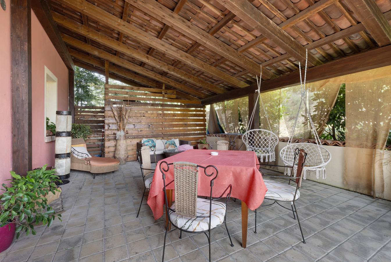Ganze Wohnung, Ferienwohnung 'Pietra' mit Bergblick, Gemeinschaftspool und privater Terrasse in Dogliani, Langhe