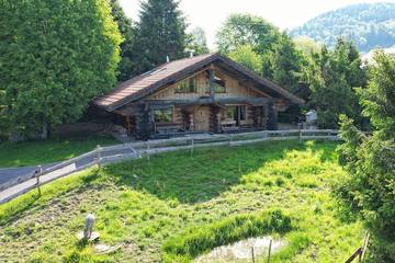 Maison de campagne pour 8 personnes, avec jacuzzi et piscine ainsi que sauna et jardin à Basse-sur-le-Rupt