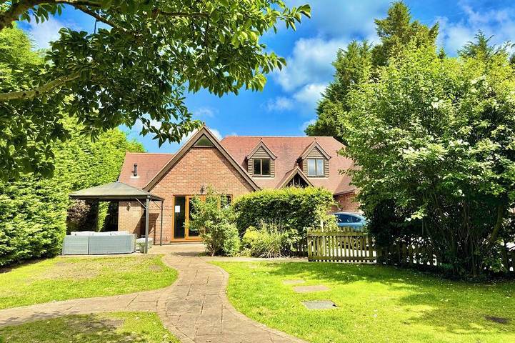 Vacation rental for 12 people, with Hot tub and Terrace as well as Yard in Dorset