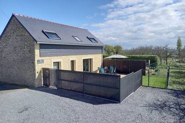 Gîte pour 7 personnes, avec jardin ainsi que jacuzzi et terrasse à Longues-sur-Mer