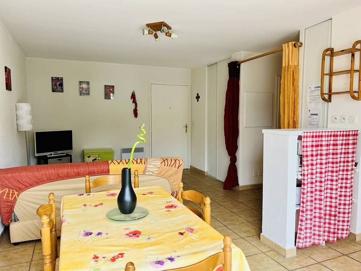 Gîte pour 2 personnes, avec terrasse et piscine à Cambo-les-Bains - 3