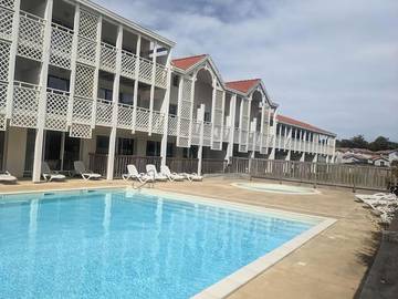 Gîte pour 6 personnes, avec terrasse et piscine dans Plage du Courant