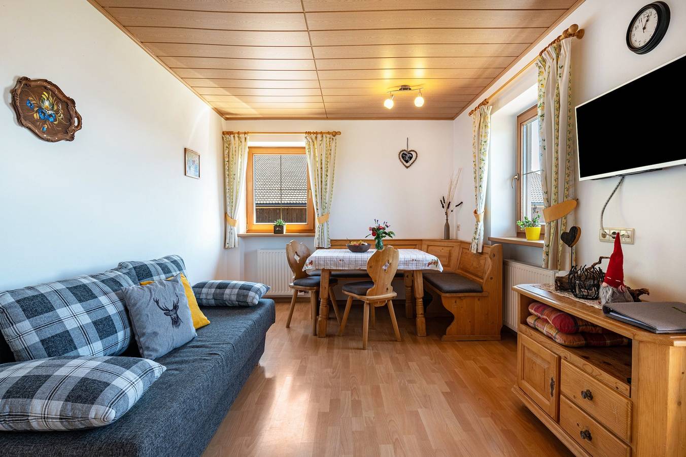 Ganze Wohnung, Ferienwohnung "Mongaduierhof Panorama" mit Bergblick, Gemeinschaftsgarten und Wlan in Völs am Schlern, Dolomiti Superski