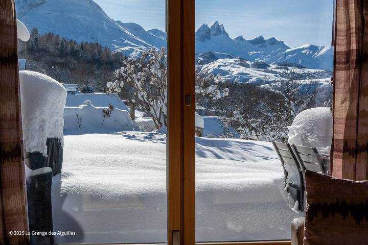 Gîte pour 6 personnes, avec vue et jardin à Albiez-le-Jeune - 2