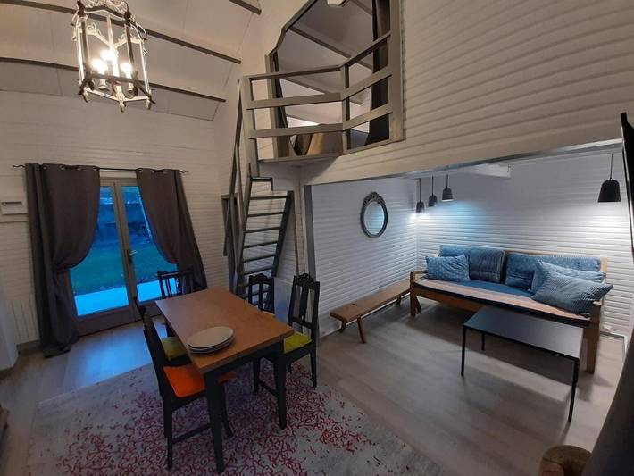 Location de vacances pour 4 personnes, avec Balcon et Terrasse ainsi que Jardin et Vue à Vincelottes
