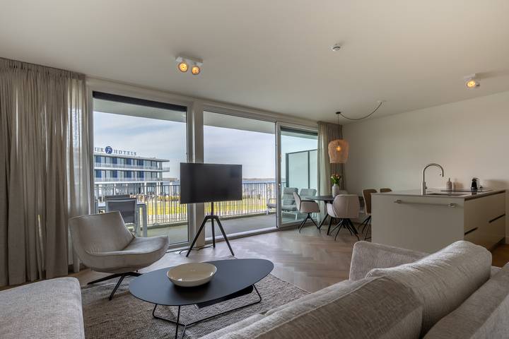 Vakantiehuis voor 4 personen, with uitzicht op het meer and balkon/terras as well as balkon in Arnemuiden