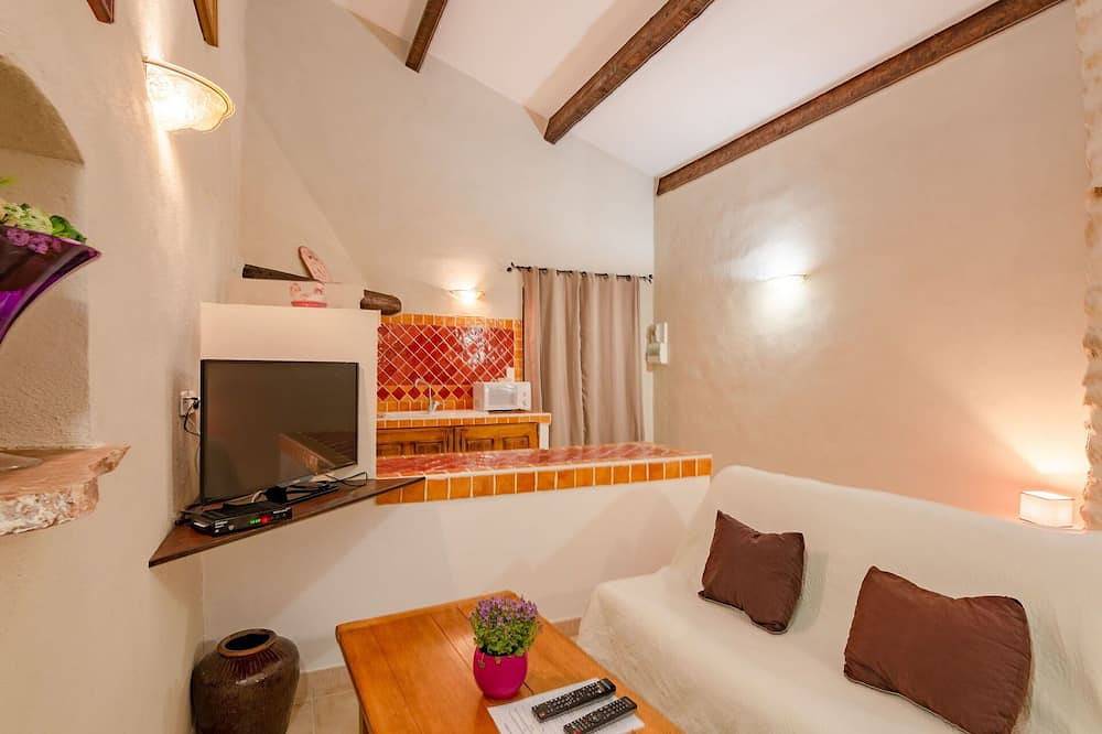 Acogedor apartamento en villa con Wifi, piscina, Tv, terraza, mascotas permitida y vista panorámica in Bauduen, Región Brignoles
