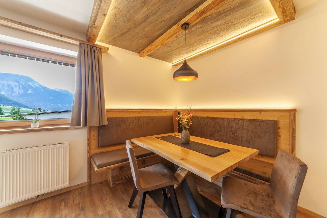 Ganze Wohnung, Ferienwohnung 'Mühlanderhof Apt Endkopf' mit Seeblick, Gemeinschaftsterrasse und Wlan in Reschensee, Graun