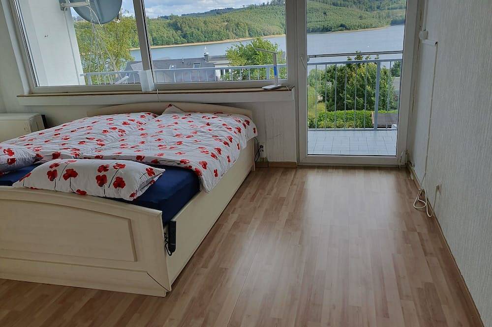 Ferienhaus mit Panoramablick auf den Sorpesee - See ist nur 50 Meter entfernt in Sundern, Sorpesee