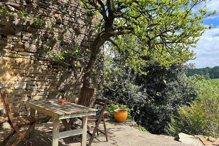 Location de vacances pour 2 personnes, avec terrasse et jardin dans Abbans-Dessus