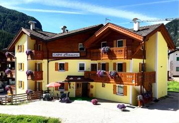 Hôtel pour 2 personnes, avec vue et terrasse à Canazei