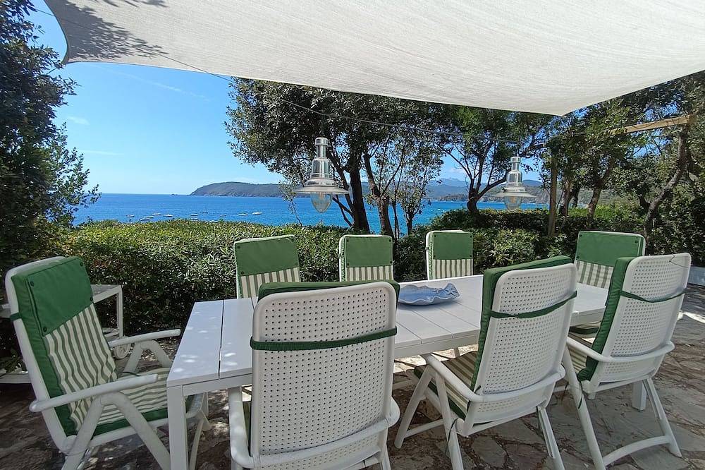 Appartamento intero, Villa Pineta -Bellissima casa sul mare con accesso diretto alla spiaggia 9 letti in Le Calanchiole (Lido di Capoliveri), Capoliveri