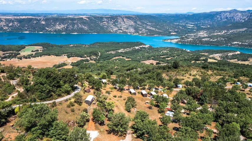 Location de vacances pour 2 personnes, avec terrasse ainsi que vue et jardin, animaux acceptés à Aiguines