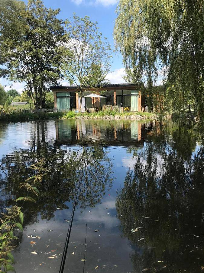 Trendy chalet aan visvijver in Hamme, Ostflandern