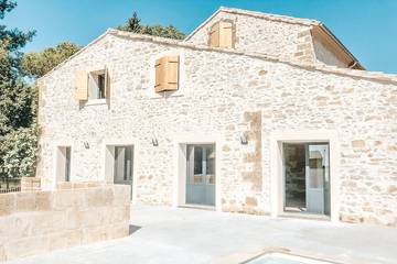 Agriturismo pour 10 personnes, avec jardin à Lédenon