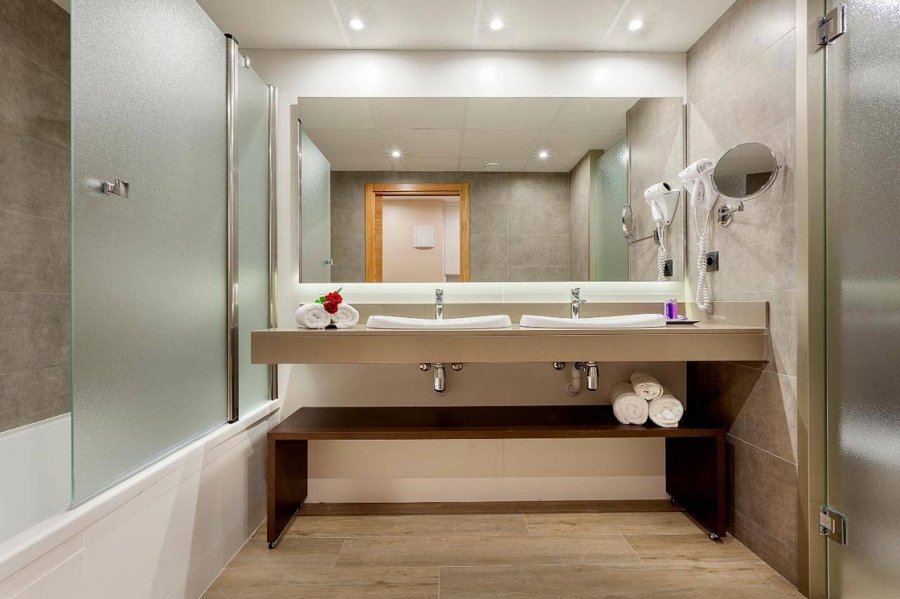 Hotel Beverly Park & Spa in Els Pins Blanes, Blanes