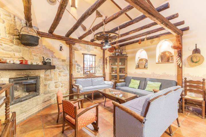 Casa Rural 'El Tinao De La Petra' con Piscina Privada, Wi-Fi y aire acondicionado in Fuentidueña de Tajo, Provincia de Madrid