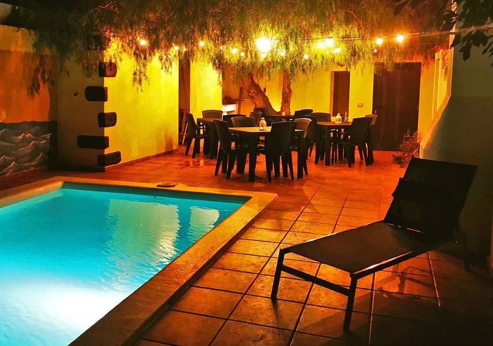 Casa rural para 15 personas, con vistas además de piscina y jardín en Tinajo - 4