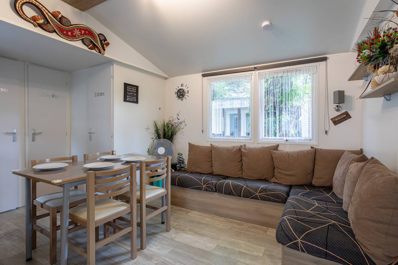  Mobil-home 3 Chambres avec piscine partagée et terrasse privée in Saint-Jean-de-Monts, Vendée