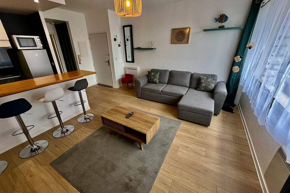 Entire apartment, Spacious and luminous flat - private parking in Poitiers, Vienne