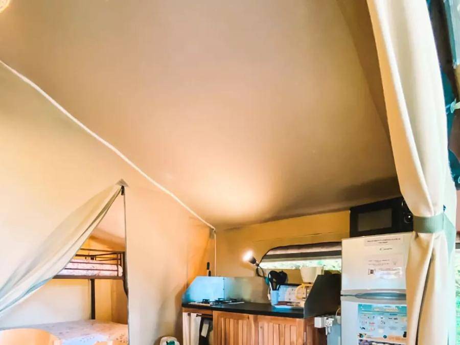 Camping Maeva Escapades de La Geres - Tente 5 personnes - Lodge Kenya 34,50 m² - sans sanitaire 5 personnes in Surgères, Région de Rochefort