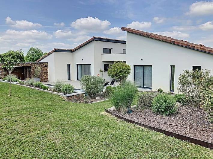 Location de vacances pour 10 personnes, avec Balcon et Piscine à Sainte-Foy-d'Aigrefeuille