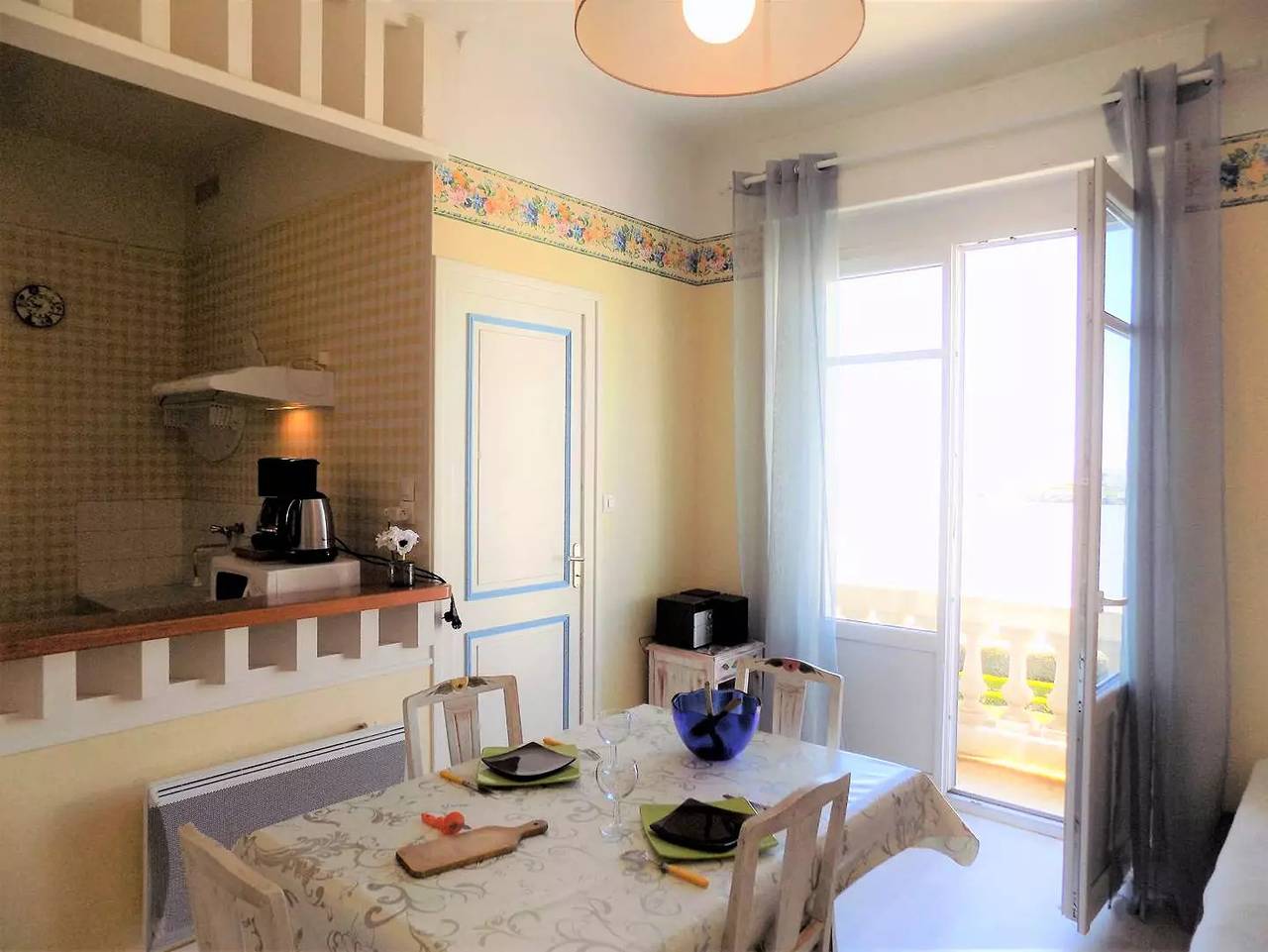 Studio entier, Royan Pontaillac - Studio Pleine Vue Mer - Ideal Petit Budget in Pontaillac, Royan