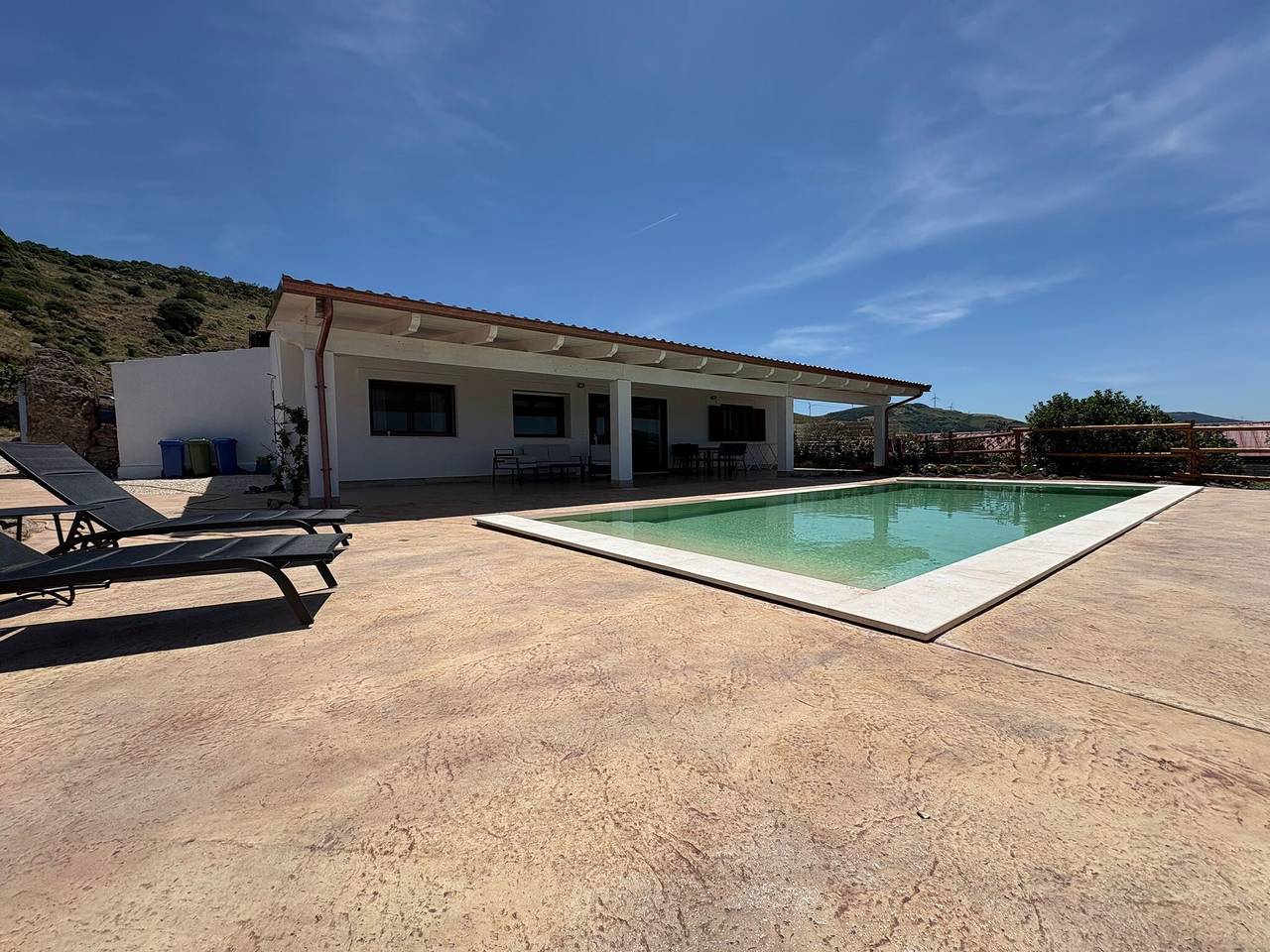 Cottage 'Lorena' mit privatem Infinity-Pool, Panoramablick, Wlan und Klimaanlage in Nulvi, Sassari Provinz