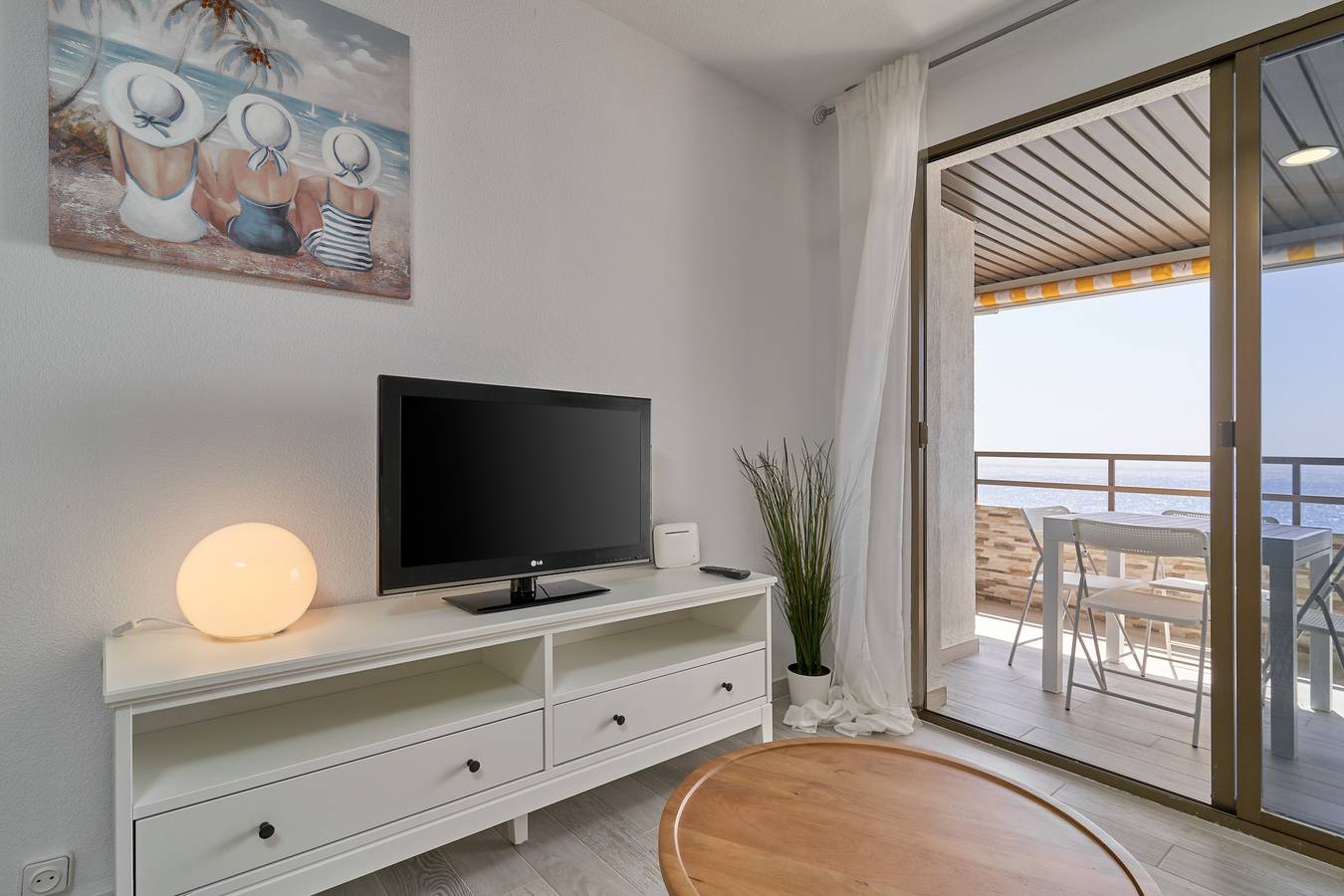 Apartamento entero, Apartamento 'El Rompeolas' con vistas al mar y Wi-Fi in Los Pinos (Almuñecar), Almuñecar