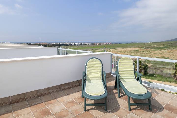 Entire apartment, Modern Atlanterra Apartment with Shared Pool, Solar Panels, Battery & Backup in Atlanterra, Tarifa