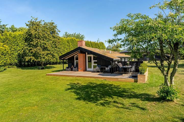 Ferieudlejning for 5 personer, med terrasse i Hune
