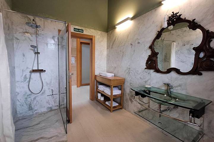 Location de vacances pour 5 personnes, avec terrasse et jardin à Ea - 4